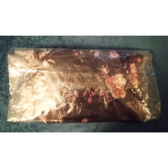 Black floral Surplice wrap fit flare skater dress - Picture 7 of 7